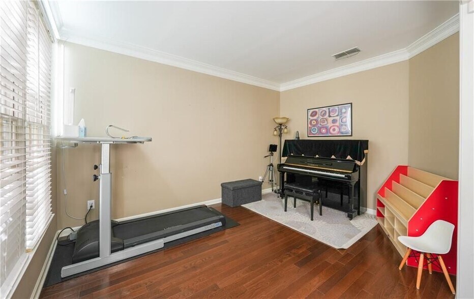 Building Photo - 350 Scarborough Way