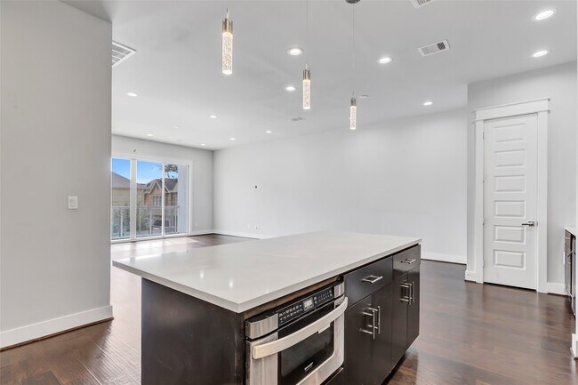 Building Photo - 3309 Baron St