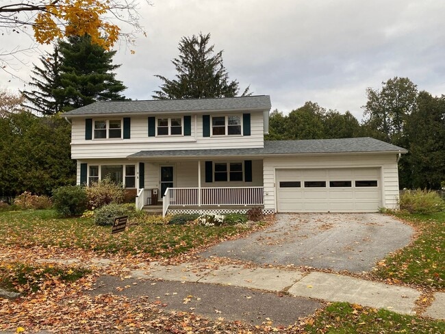 Building Photo - 4 Bedroom Home in Burlington VT Available 2/1/26!