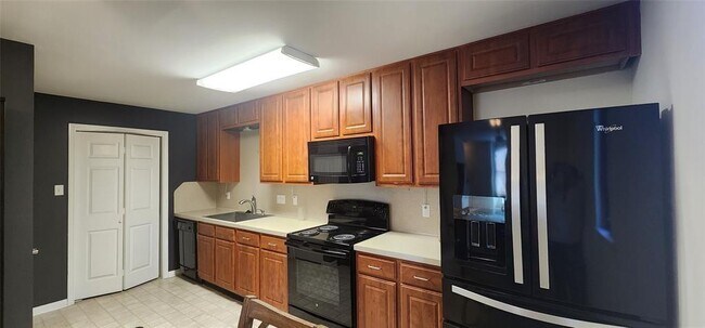 Building Photo - 2211 Place Rebecca Ln