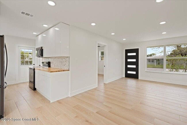 Building Photo - 301 W Rutgers St