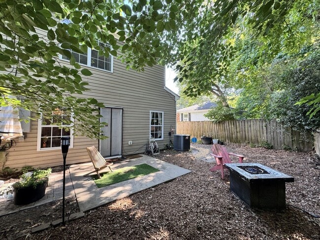 Building Photo - First-Time Rental Near The Beaches! Available 08-14-26 - Attached Garage - Fenced Yard - Pet Frie...