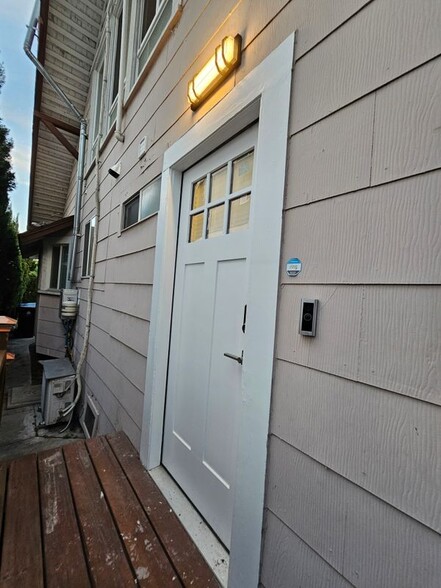 Building Photo - 533 N St Andrews Pl