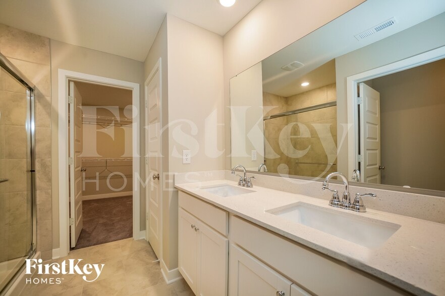 Building Photo - 2285 S Bingham Pl