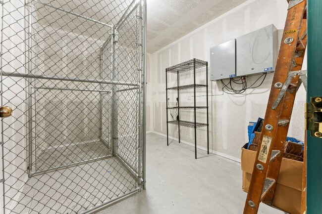 Building Photo - 3-bedroom 2 bath condo with a balcony in s...