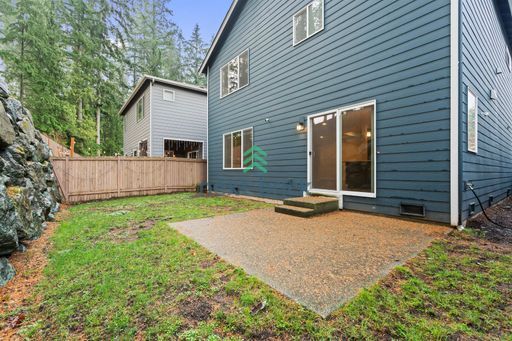 Building Photo - 5 BED & 2.5 BATH SINGLE FAMILY HOUSE FOR RENT