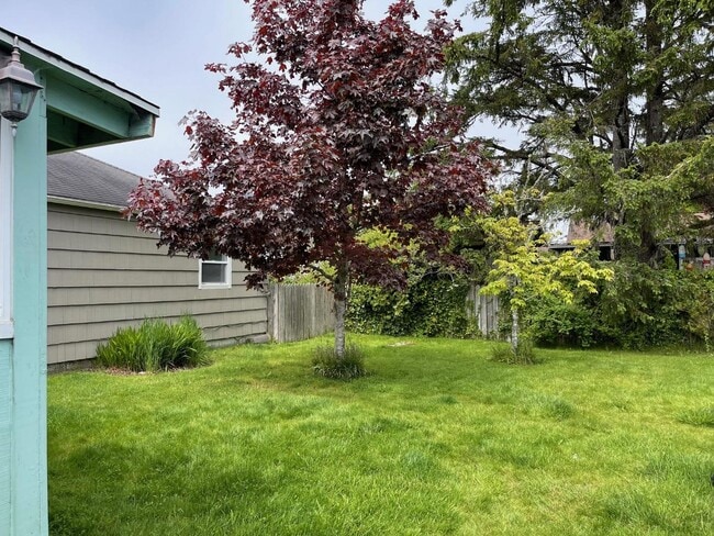 Building Photo - 106 9th St SE