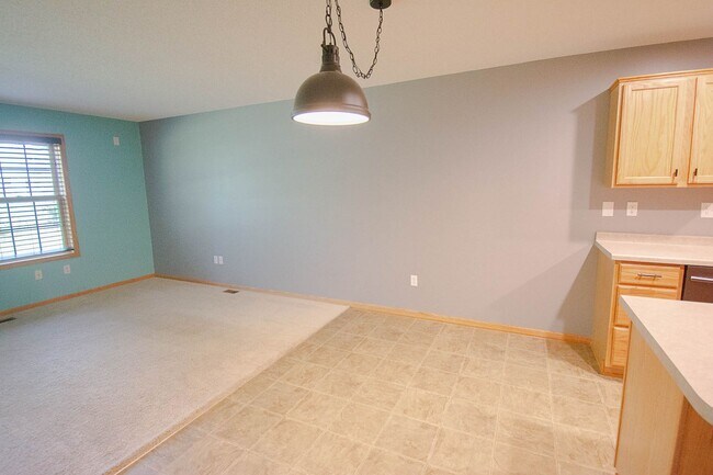 Building Photo - 3057 Venice Ln NW