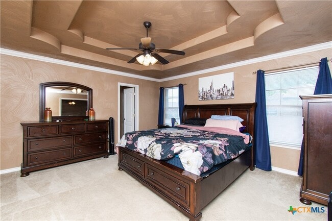 Building Photo - 305 Hedy Dr