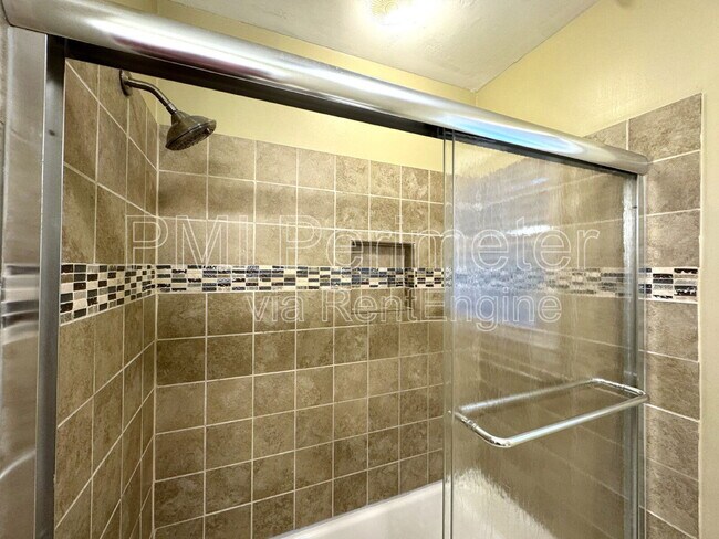 Building Photo - 5338 Roberts Dr