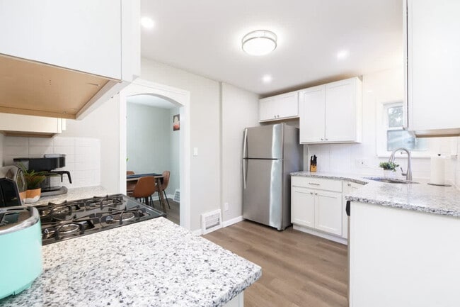 Building Photo - 3582 Silsby Rd