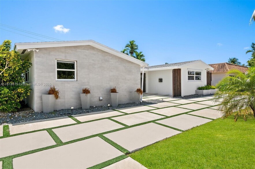 Building Photo - 20515 NE 19th Ct