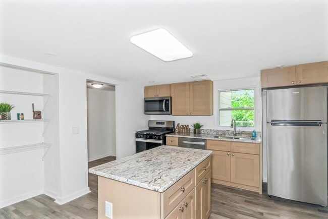 Building Photo - 204 Mill St