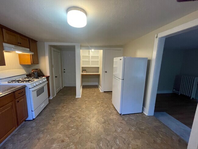 Building Photo - 42 Fisher Hill Rd