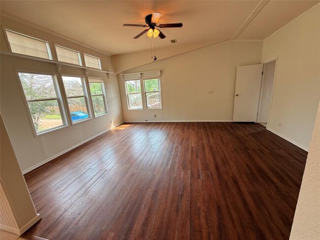 Building Photo - 200 Texas Oak Dr