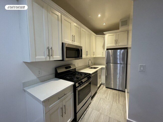 Building Photo - 312 W 121st St