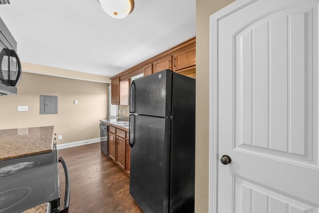 Building Photo - Pet Friendly Two Bedroom!