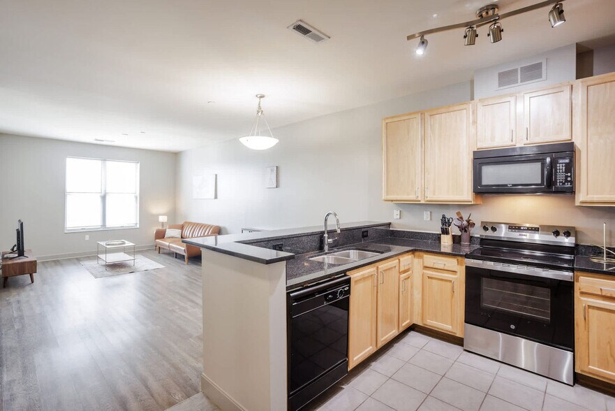 Building Photo - 121 E Freedom Way