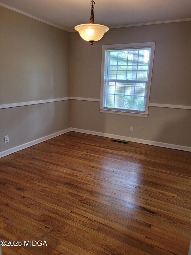 Building Photo - 2989 King Alfred Dr