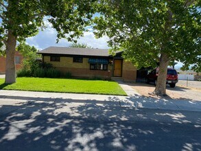 Building Photo - 2 Bed, 1 Bath Basement Apartment Near CMU!!!!