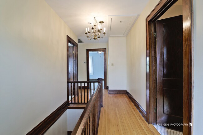 Building Photo - 324 W Slade St