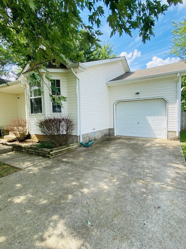 Building Photo - Ranch Style Home