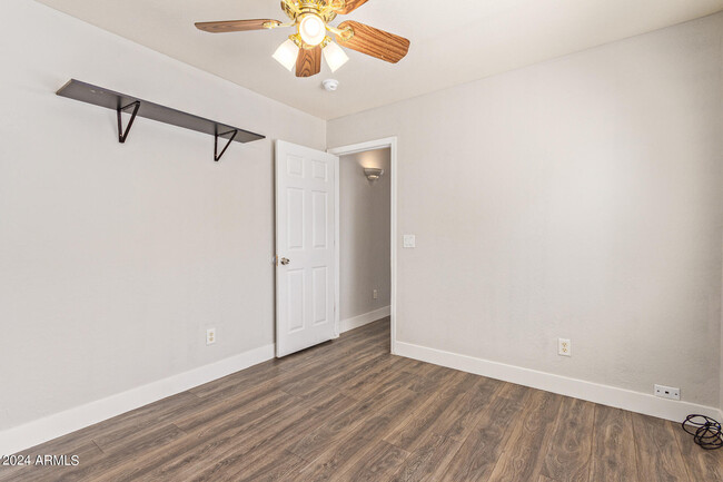Building Photo - 1009 S 239th Dr