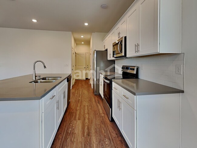 Building Photo - 9177 Ribbon Mdw Ct