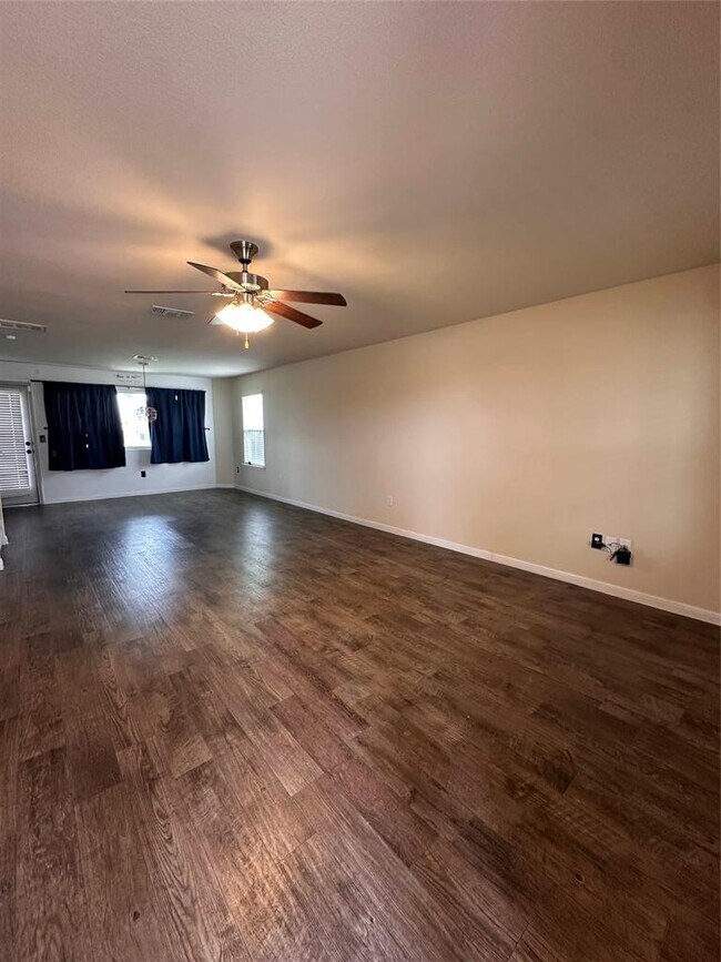 Building Photo - 207 Liard River Rd