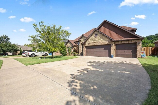 Primary Photo - 4100 SW Deerfield Blvd