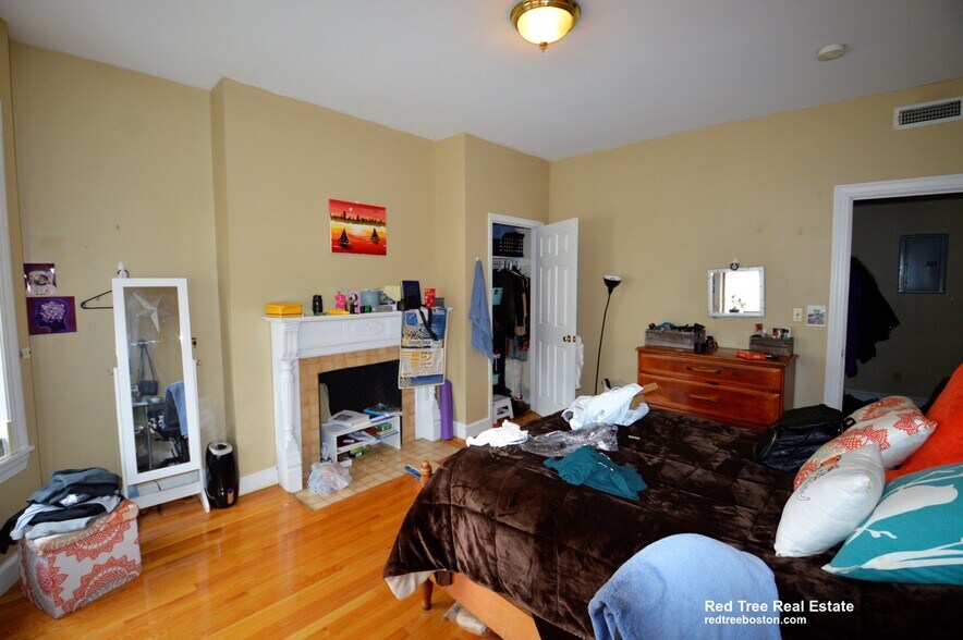 Building Photo - 17 Highgate St