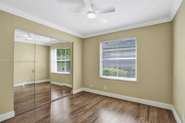 Building Photo - 1100 Chinaberry Dr