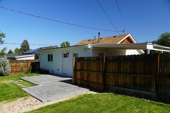 Building Photo - 645 Newton St