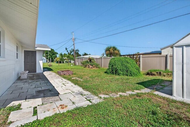 Building Photo - 420 Palm Creek Dr