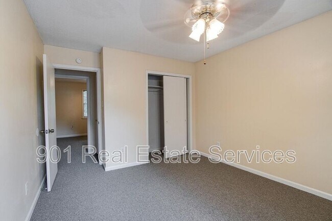 Building Photo - 2996 Stage Park Pl