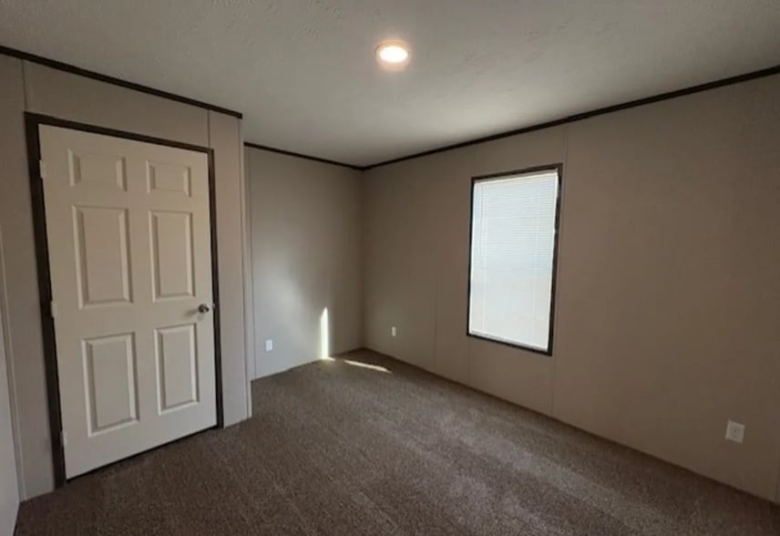 Building Photo - 28 W Legrand Ave