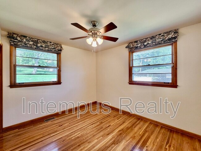Building Photo - 212 Margo Ln