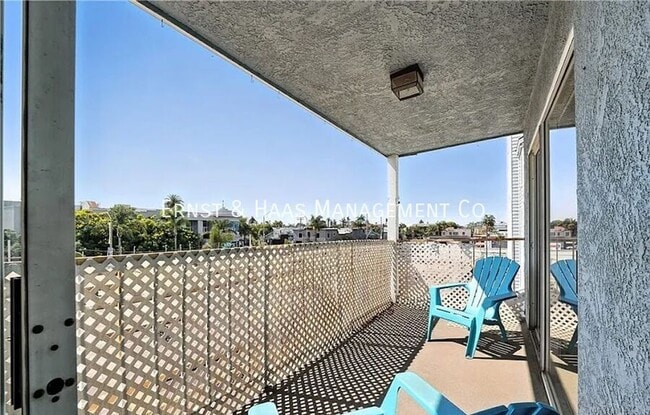 Building Photo - 955 E 3rd St