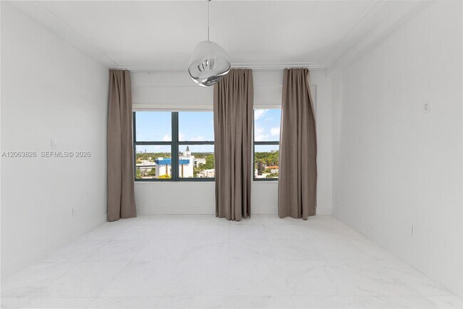 Building Photo - 2421 Lake Pancoast Dr