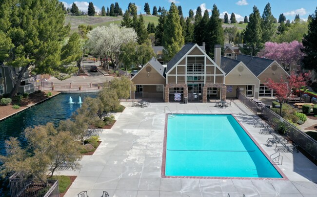 Pool and Jacuzzi area - 210 Reflections Dr