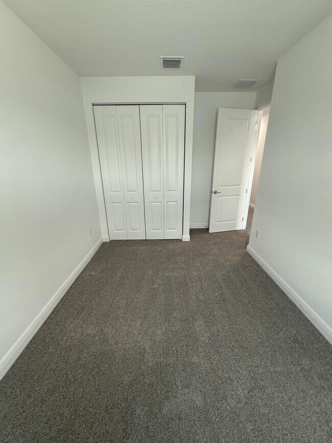 Building Photo - 4718 Longwood Lk Sq