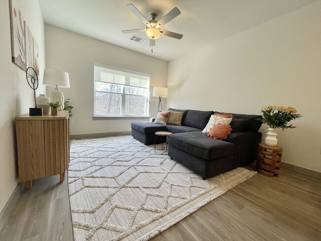 Building Photo - Tuscany | 1 Bed 1 Bath | 786 sf