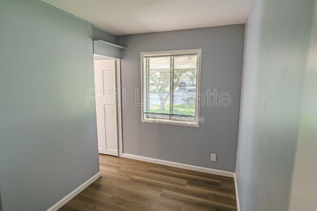 Building Photo - 2310 Sequoya Dr