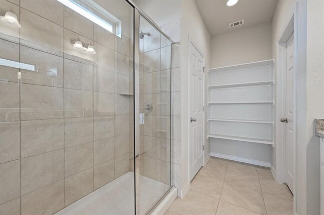 Building Photo - 174 Silktassel Way