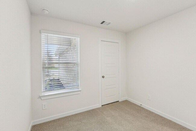 Building Photo - 1940 Velvet Oak Ln