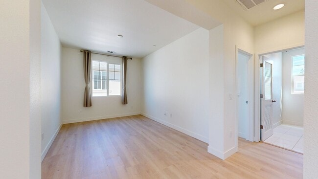 Building Photo - 1605 Rose Clover St