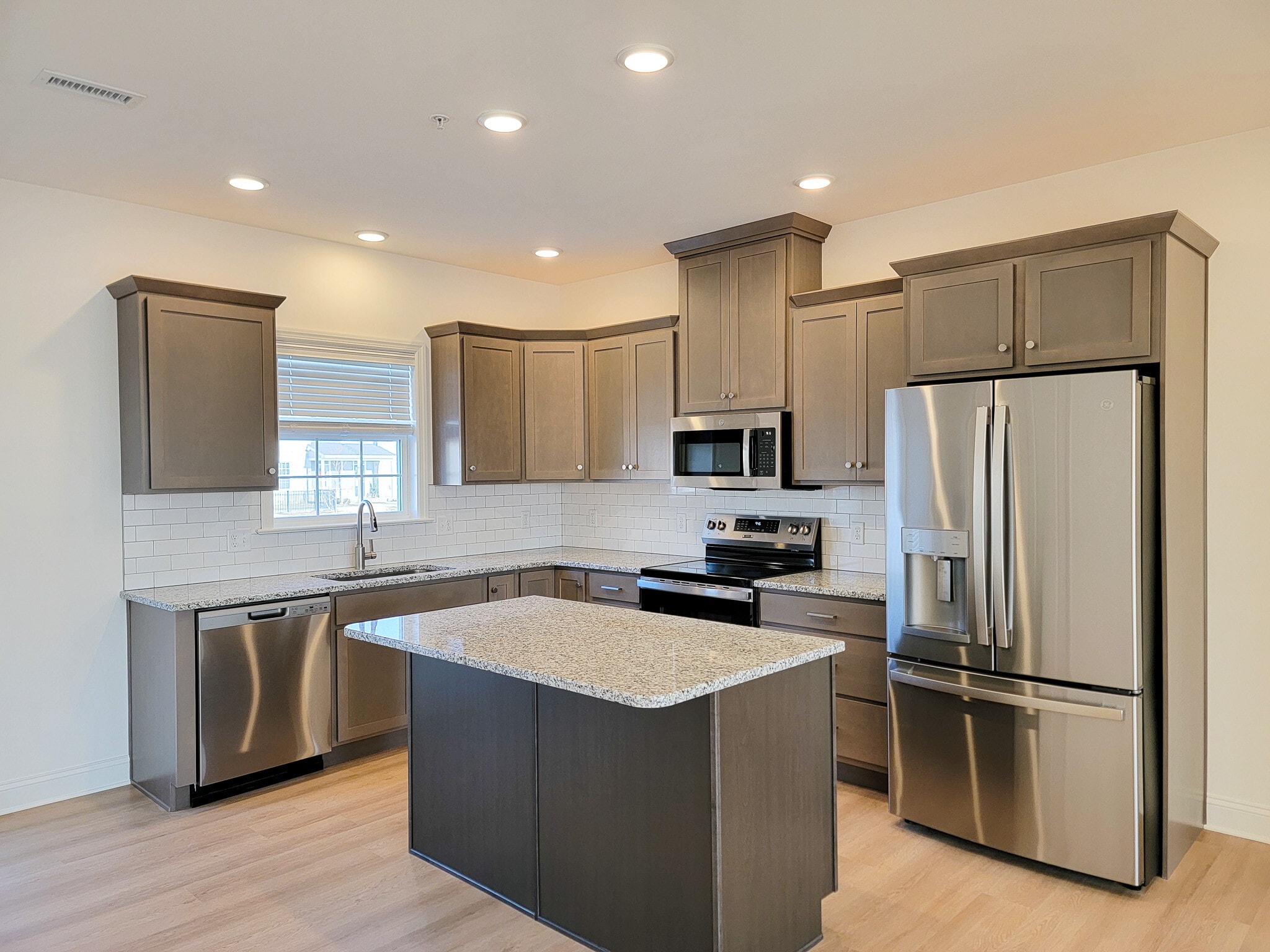 Building Photo - 2459 Spring Water Cir