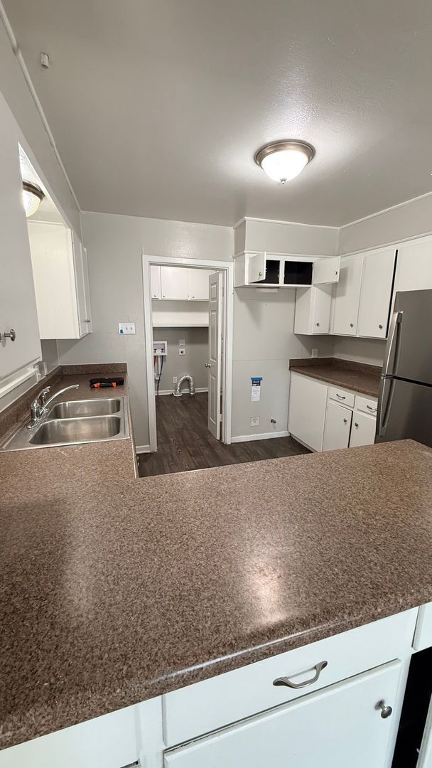 Building Photo - 3 bed/1 bath, with carport - Interior upda...