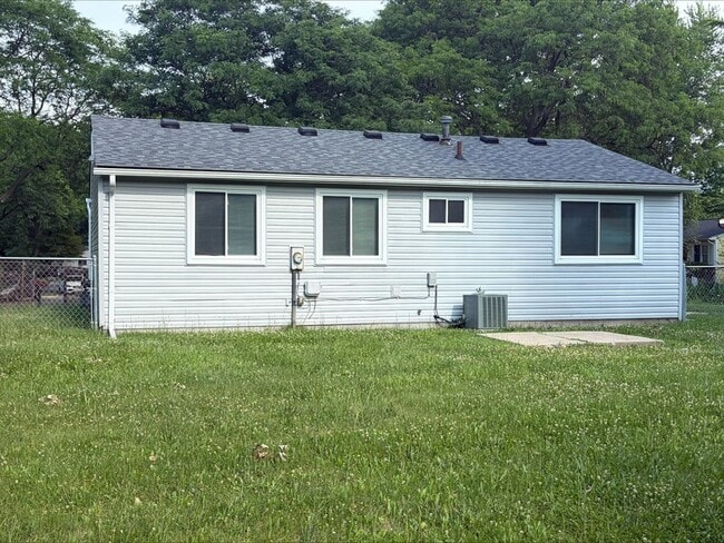 Building Photo - 15 Metroview Ct