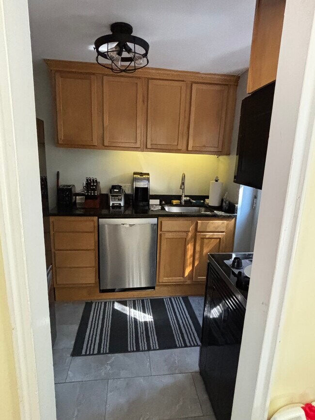 Building Photo - 2207 Farrington Ave